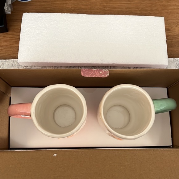NIB Johanna Parker Christmas Santa & Mrs. Claus Mug Set Of 2 PASTEL PINK & GREEN - Picture 4 of 6